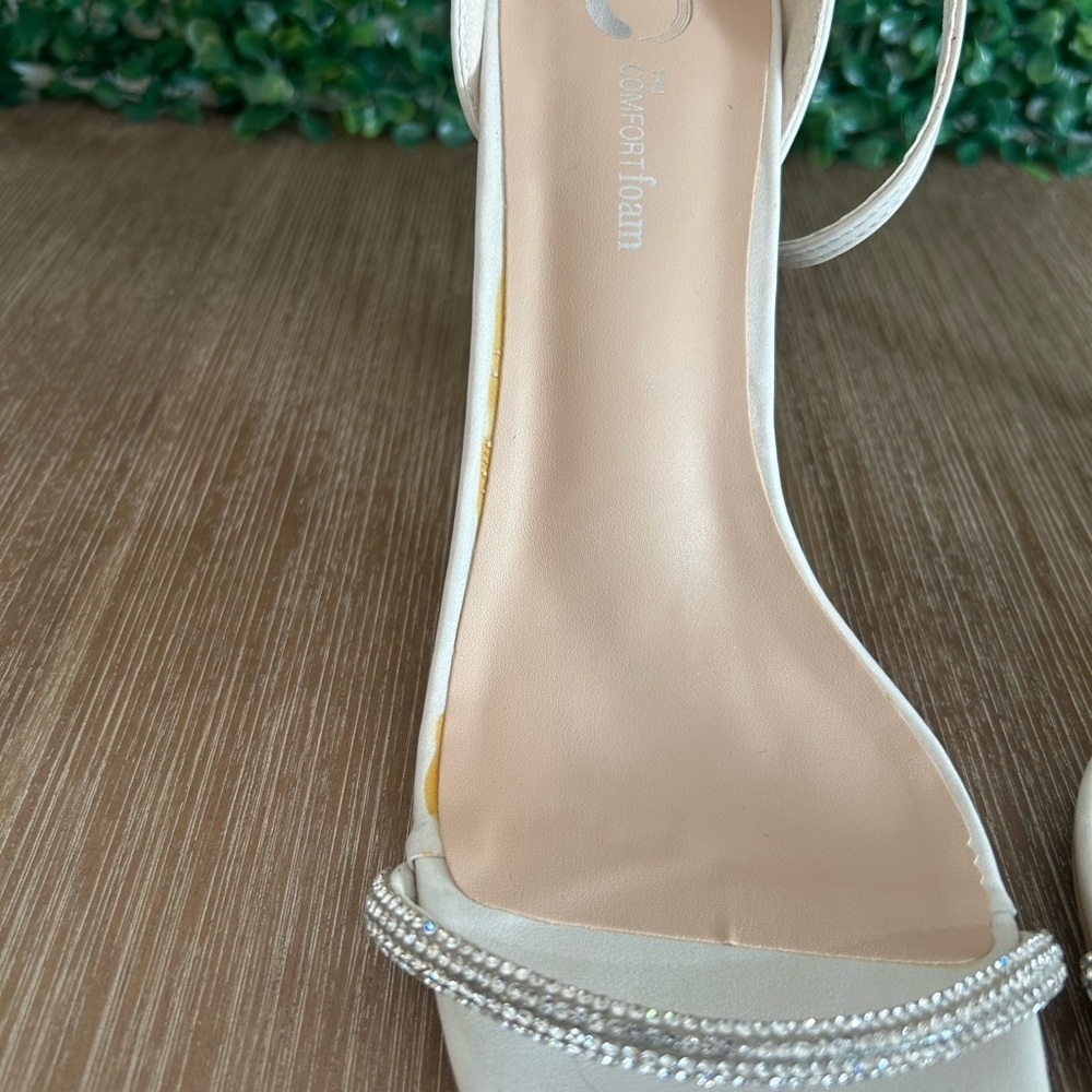 Journee Collection Zoya Heels Womens 9 Off White Square Toe Rhinestone Strap NEW - Picture 4 of 13